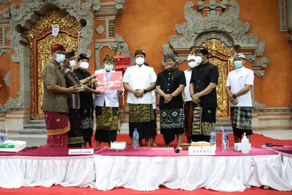 Hadiri Karya Pitra Yadnya Lan Karya Manusa Yadnya Desa Adat Sembung Sobangan, Bupati Giri Prasta Harapkan Krama Segilik Seguluk Sebayantaka Raket Ring Pasemetonan